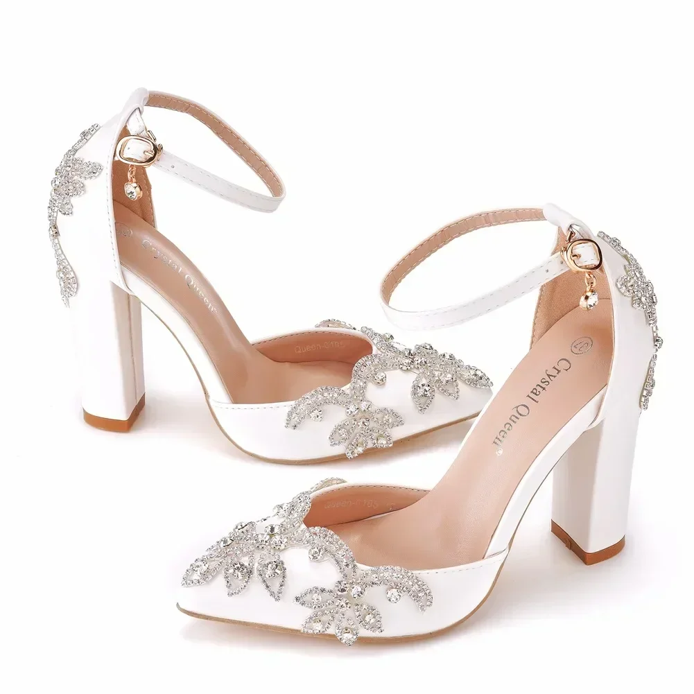 Wedding Shop - Buty na grubym obcasie z ostrym