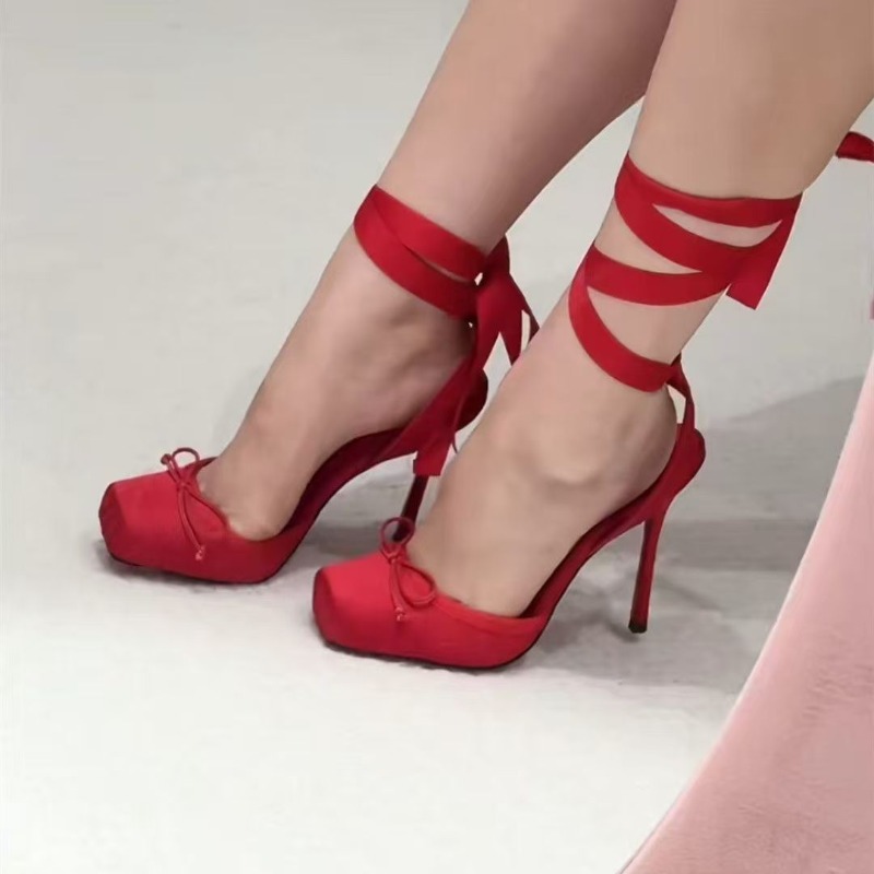 Czerwone buty na wysokim obcas – Wedding Shop recenzja i cena