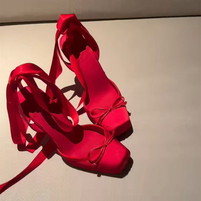 Czerwone buty na wysokim obcas – Wedding Shop recenzja i cena