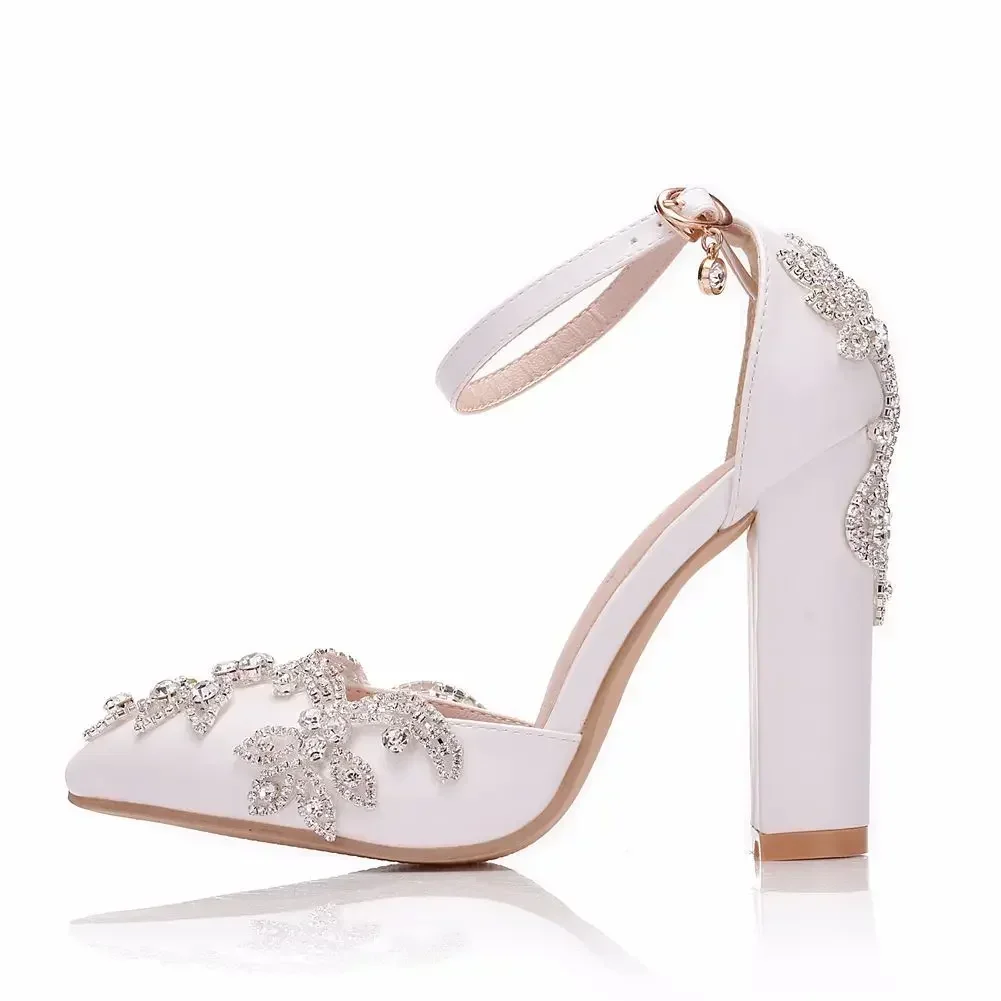 Buty na grubym obcasie z ostry – Wedding Shop recenzja i cena